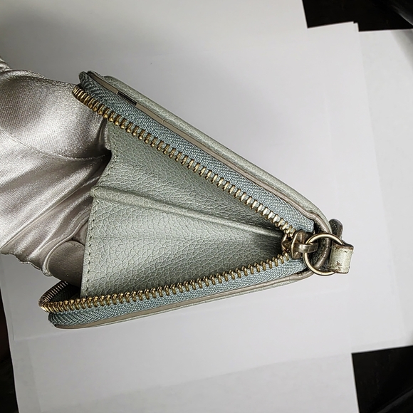 Chloe Long Wallet Zipper Around - Picture 8 of 11